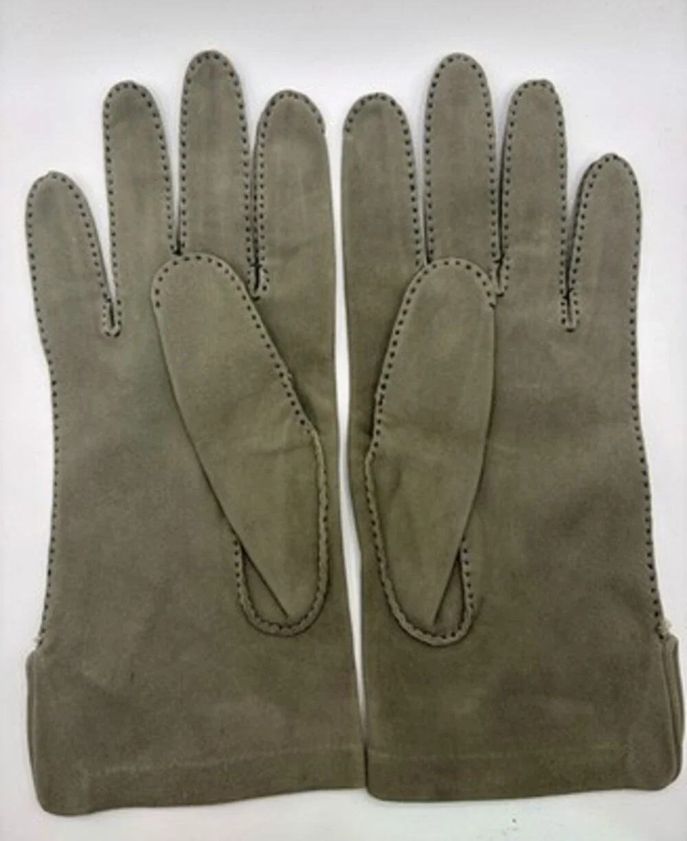 Vintage Saks Fifth Avenue Hand Tailored Suede Leather Gloves Size 8 Gray/Taupe